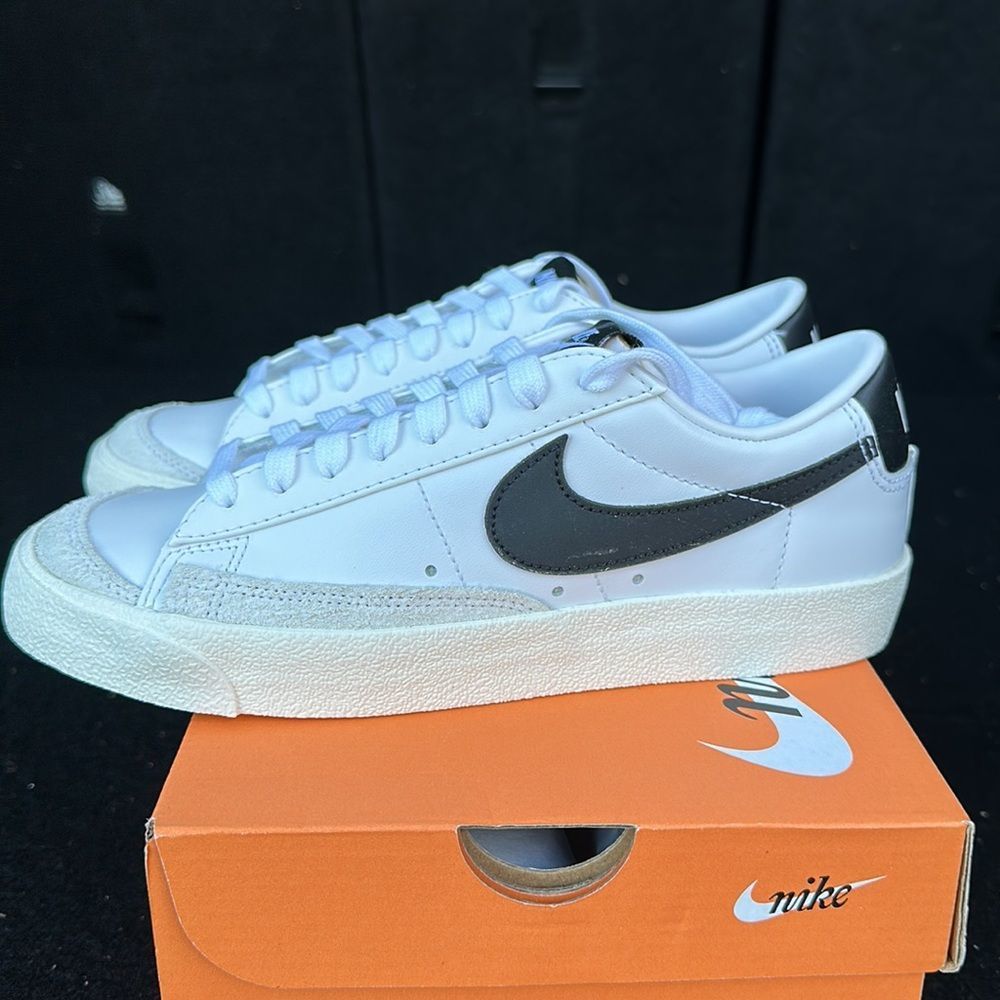 Nike Women’s Blazer Low ‘77 DC4769 102 (BRAND NEW MULTIPLE SIZES) Sneaker - Picture 3 of 6